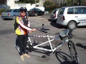 déficient visuel à droite du tandem